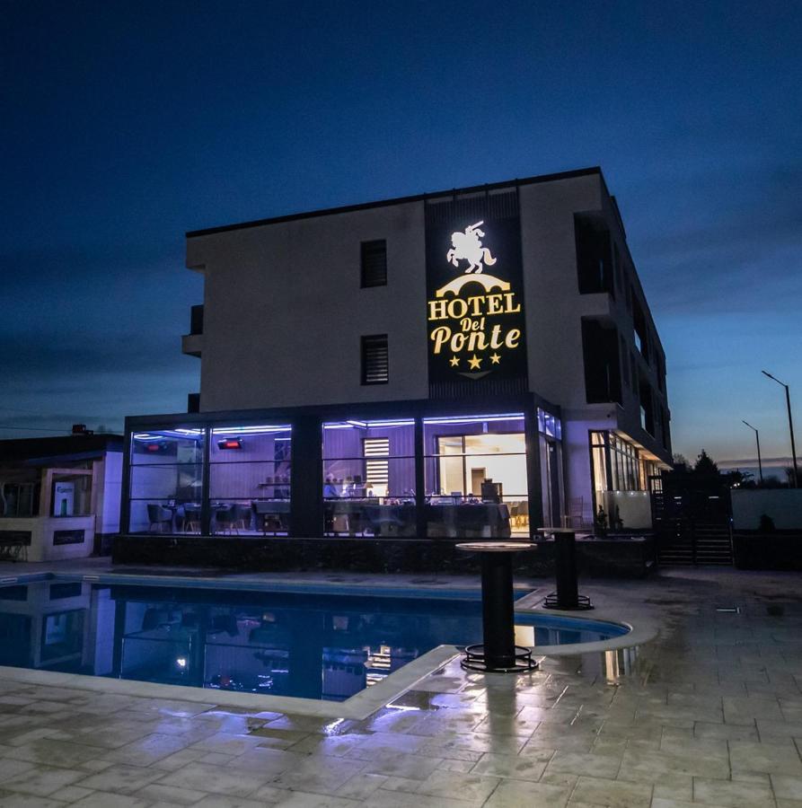 Hotel Del Ponte Targoviste Zewnętrze zdjęcie