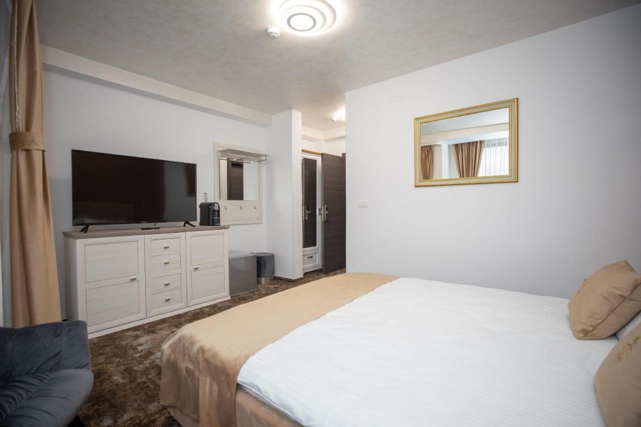 Hotel Del Ponte Targoviste Zewnętrze zdjęcie
