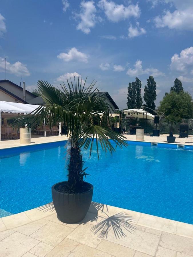 Hotel Del Ponte Targoviste Zewnętrze zdjęcie