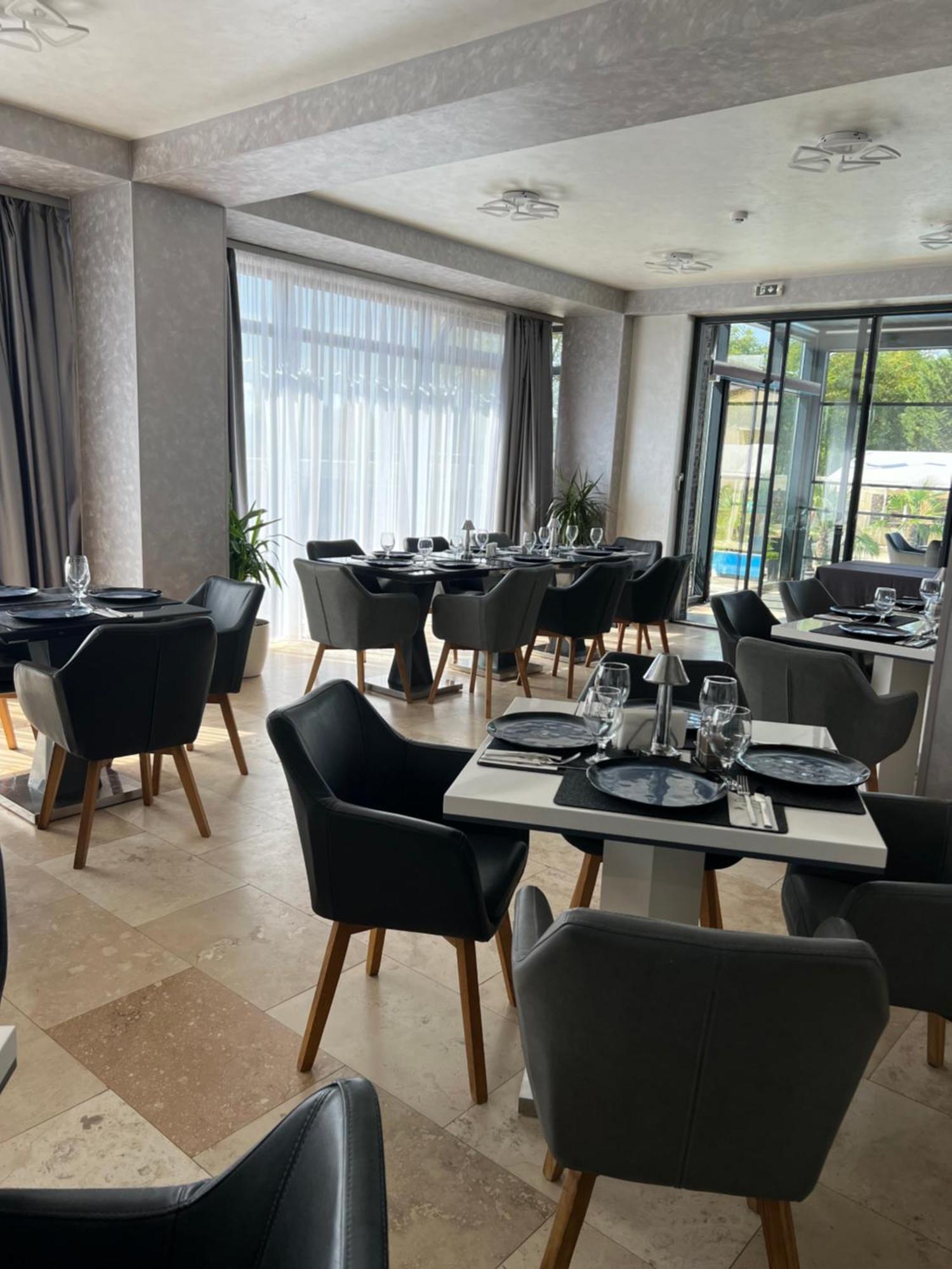 Hotel Del Ponte Targoviste Zewnętrze zdjęcie