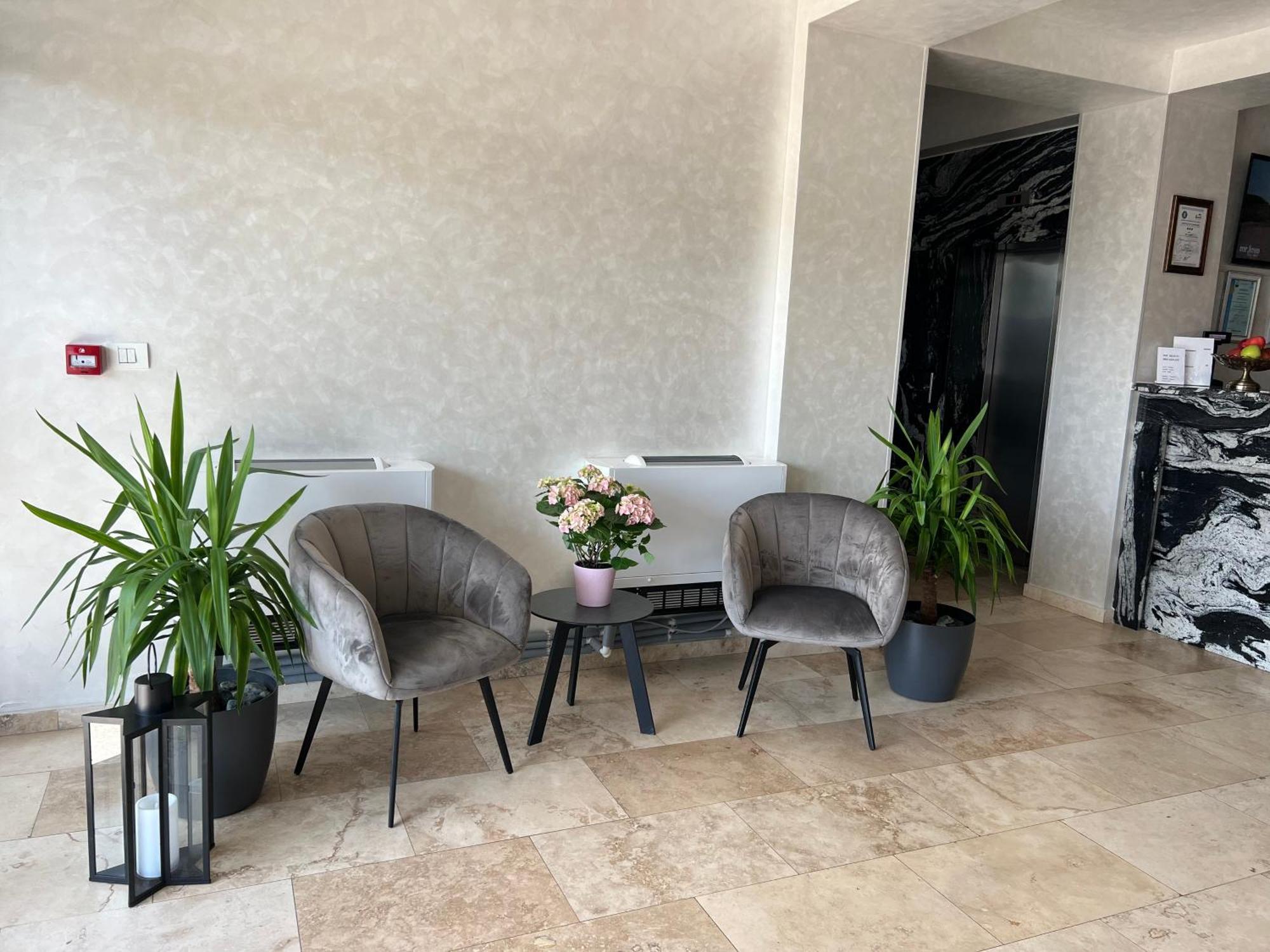 Hotel Del Ponte Targoviste Zewnętrze zdjęcie